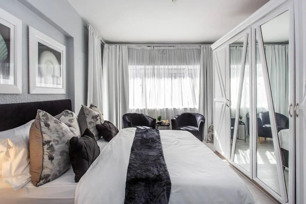 Beachcomber Sunset Sleeper Cape Town Daire