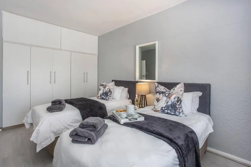 Beachcomber Sunset Sleeper Cape Town Daire