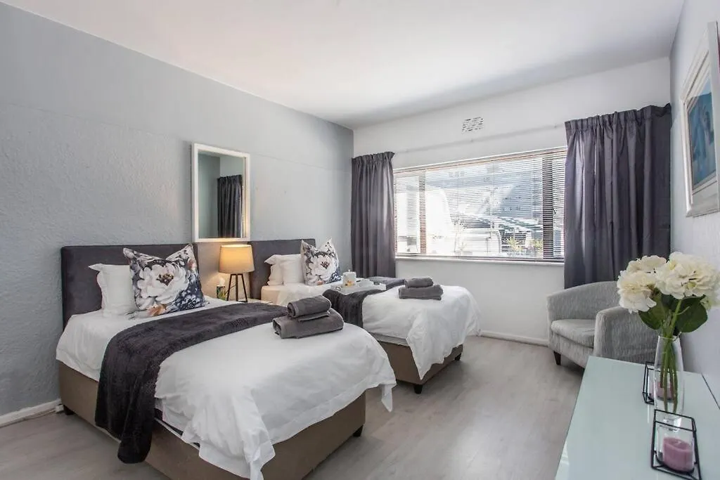 Beachcomber Sunset Sleeper Cape Town Daire